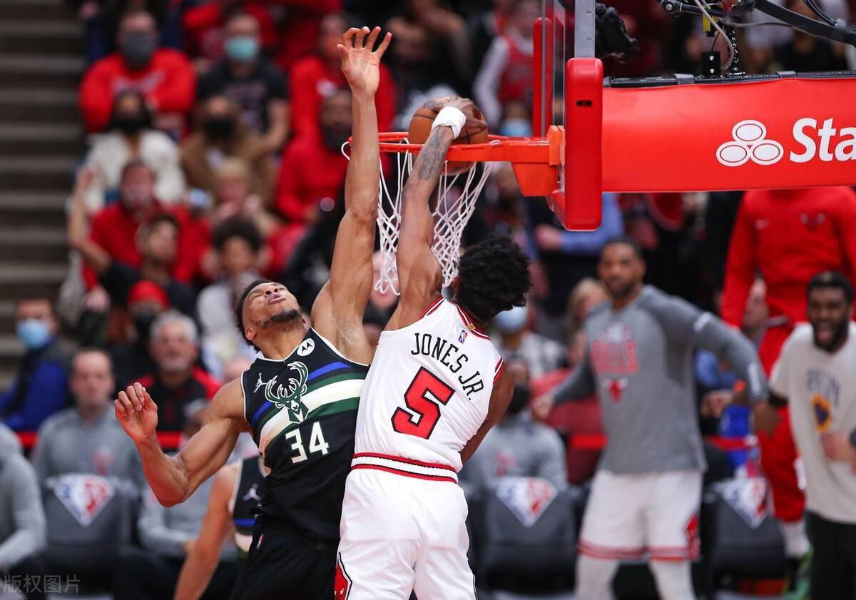 乐鱼官方网站 -包含欧联赛后再迎强敌，芝加哥公牛篮板制胜，主帅态度：质疑声仍在，控场能力受关注的词条