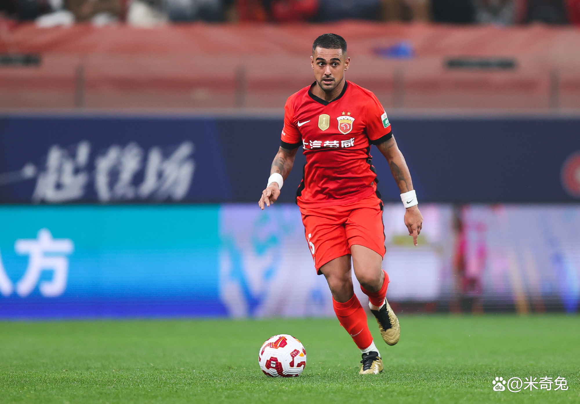 乐鱼官网入口 -关键时刻上海海港队长鼓劲——欧超杯节点到来；气氛紧张；赛季目标并未改变 